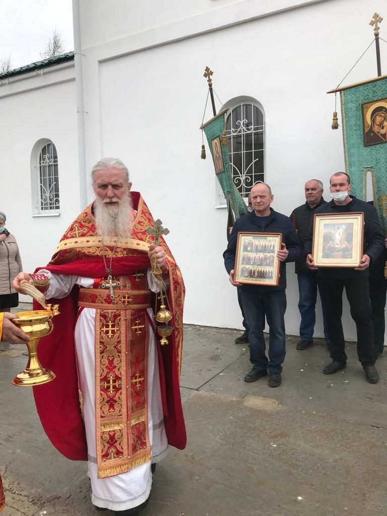 В церкви в честь Живоначальной Троицы д. Санталово Ржевского района отслужили Божественную Литургию