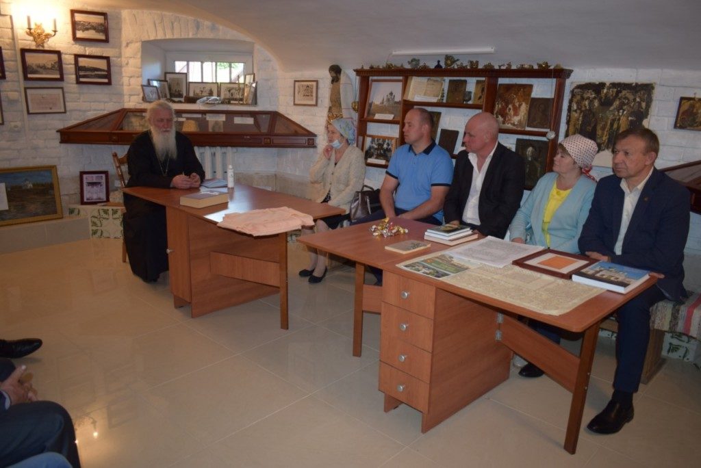 В музее «Православные святыни земли Ржевской» при Вознесенском соборе г.Ржева прошла встреча благочинного Ржевского района с главой Ржевского района и главами сельских поселений.