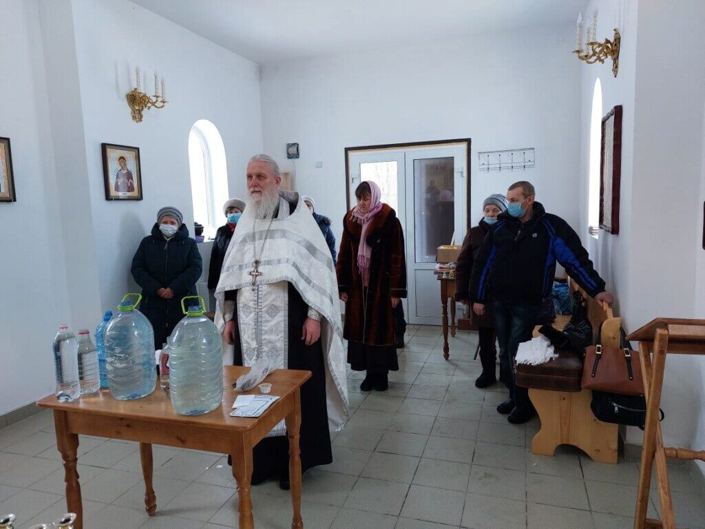 В сельских поселениях и деревнях Ржевского района совершили чин Великого освящения воды.