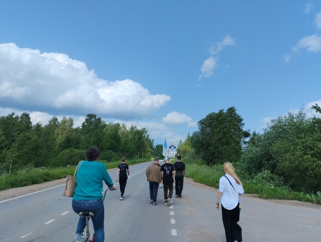 Дорога к храму.