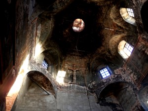 2. Распятье Христа под куполом Николаевского собора. 