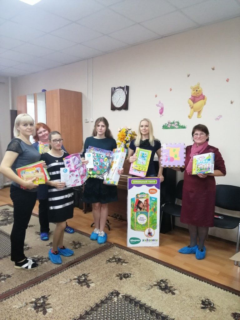 Подарки ГБУ «Реабилитационный центр для детей и подростков с ограниченными возможностями» от участниц проекта