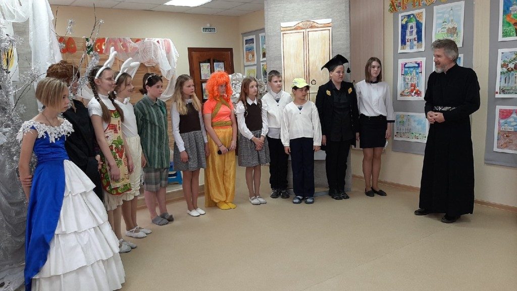 СПЕКТАКЛЬ «ЖИЗНЬ ЗА ДРУГИ СВОЯ» НА СЦЕНЕ ВОСКРЕСНОЙ ШКОЛЫ