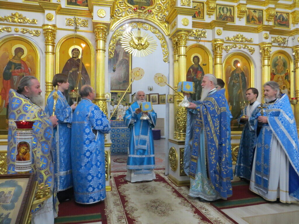 В престольный праздник Казанской иконы Божией Матери