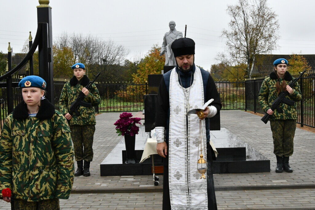 ИХ ПОДВИГ БУДЕТ ВЕЧНО ЖИТЬ В СЕРДЦАХ ЛЮДСКИХ