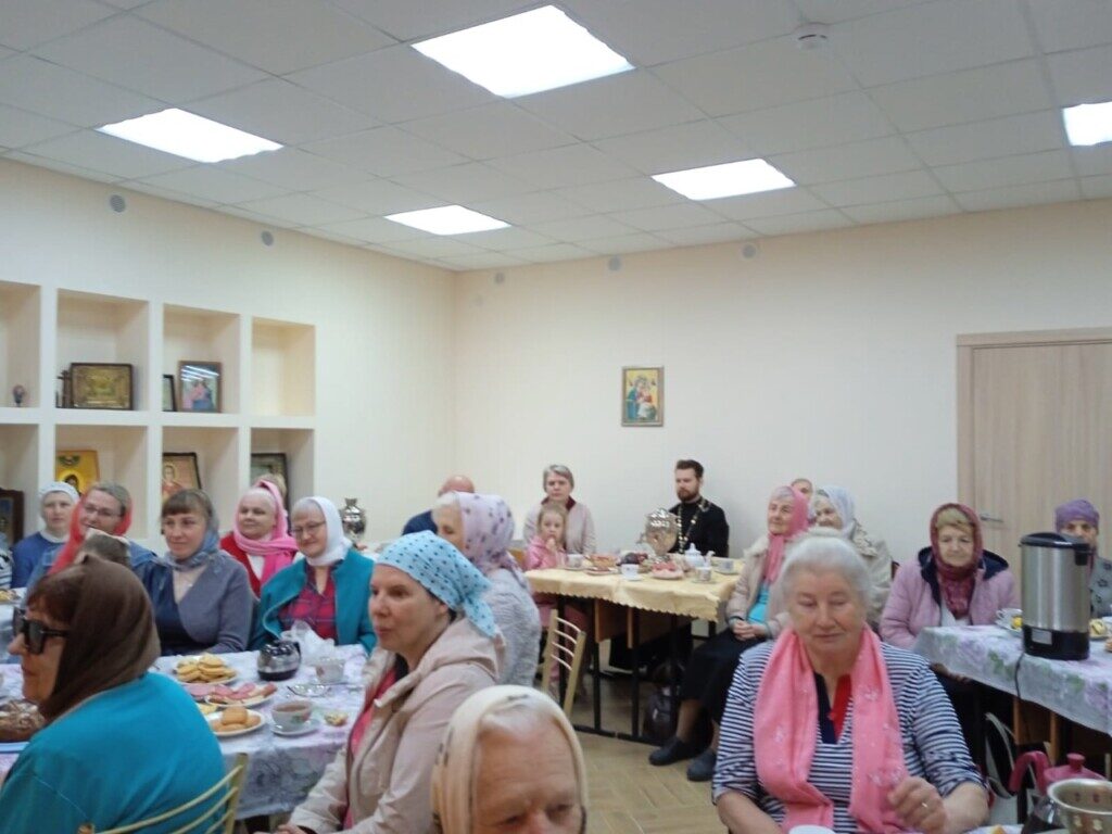 Празднование в честь Жен-Мироносиц в храме Оптинских старцев
