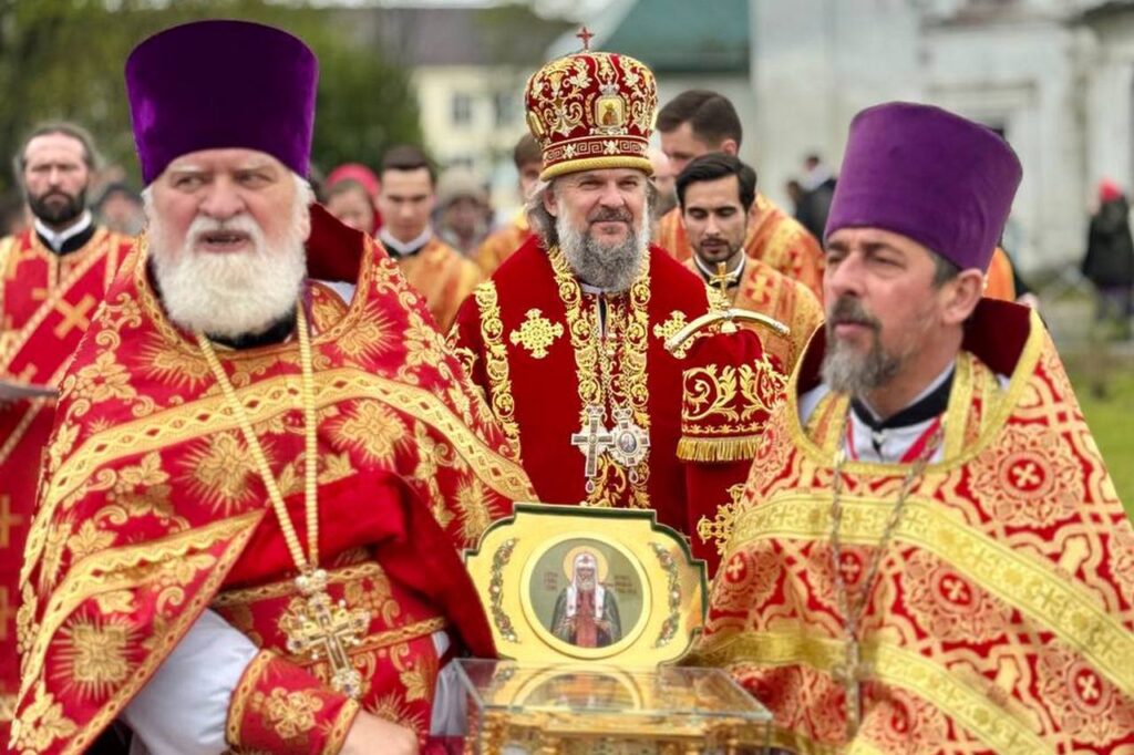 В древний Торопец принесены мощи святителя Тихона, Патриарха Московского и всея Руси