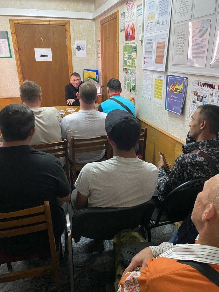 Душеспасительная беседа в колонии: протоиерей Андрей Крылов встретился с осужденными в ИК-9