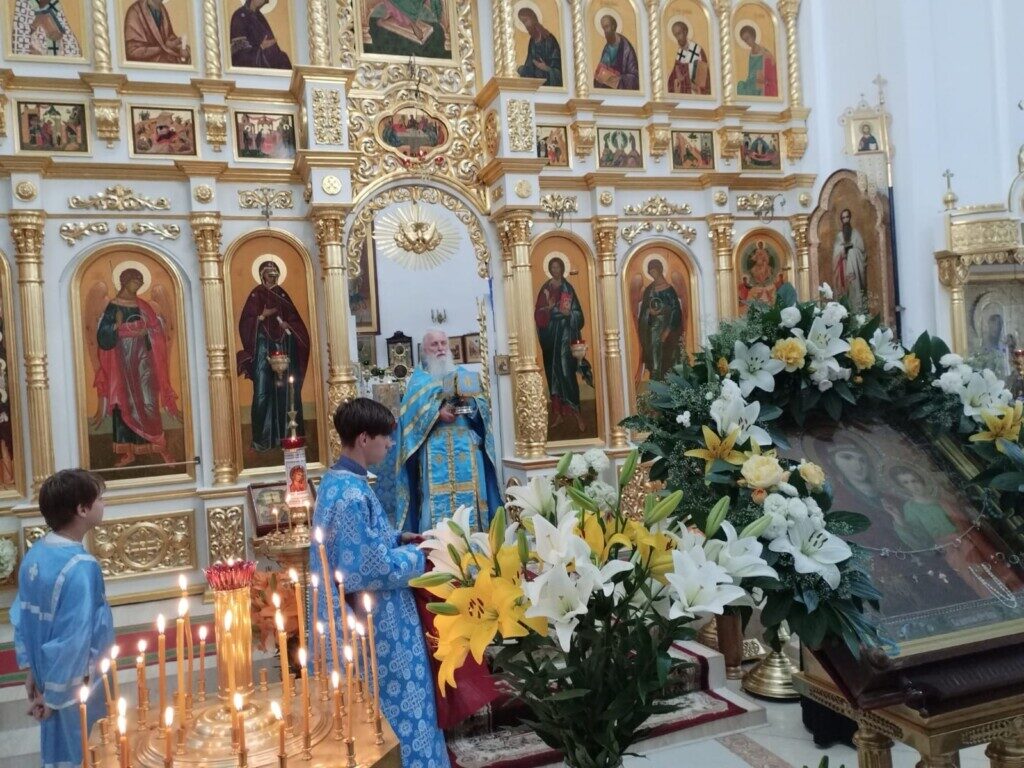В престольный праздник Казанской иконы Божией Матери в г.Ржеве.