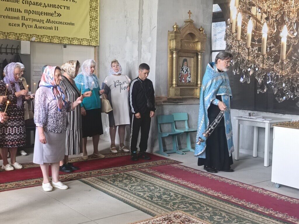День Нелидовского округа начался с молебна и панихиды в храме