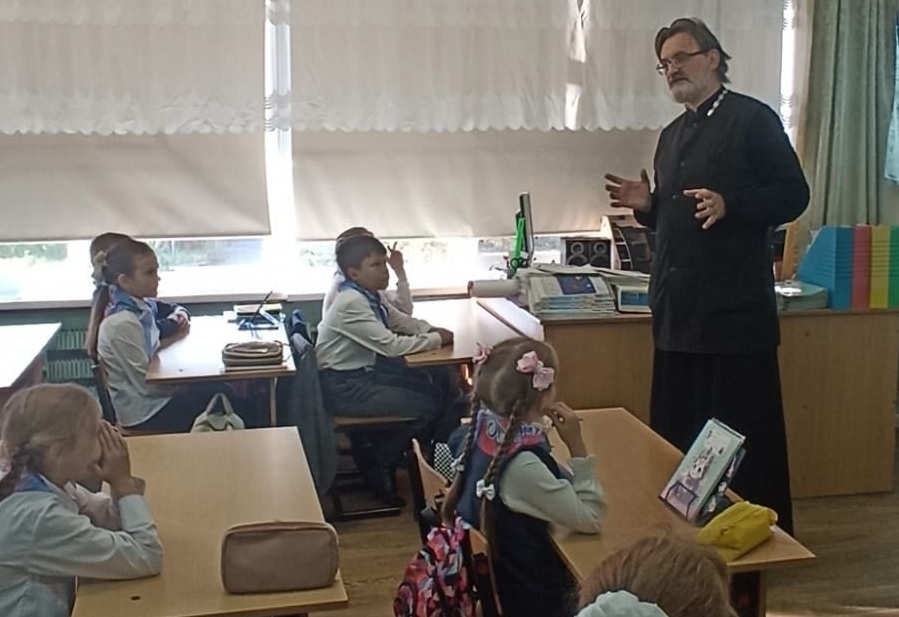 В гостях у школьников: священник о правилах поведения и православных ценностях