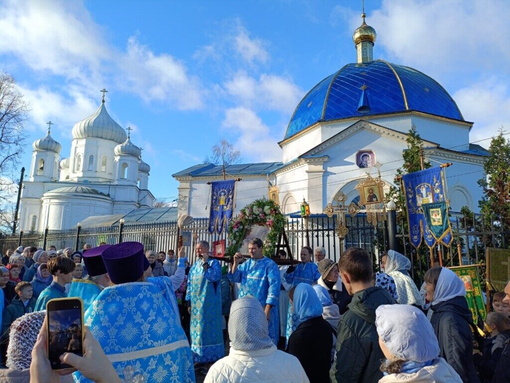 В Вознесенском соборе г. Ржева встречали праздник Казанской иконы Божией Матери