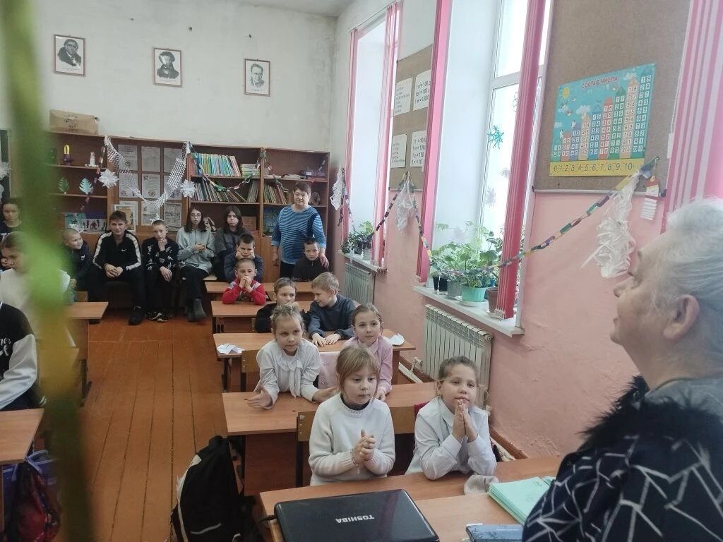 В школе д. Курьяново Ржевского района прошла беседа с ржевской православной писательницей Лидией Павловной Вакиной