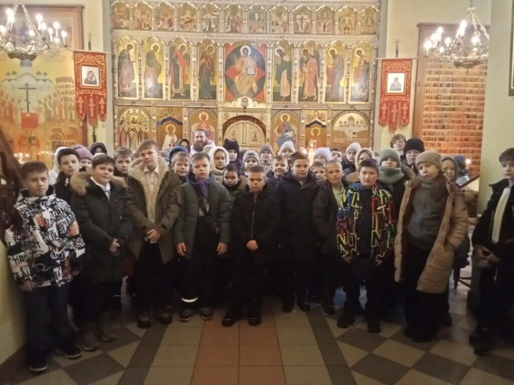 В рамках духовно-нравственного воспитания молодежи в Ржевском и Зубцовском муниципальных округах состоялись беседы с представителями духовенства Ржевской епархии.