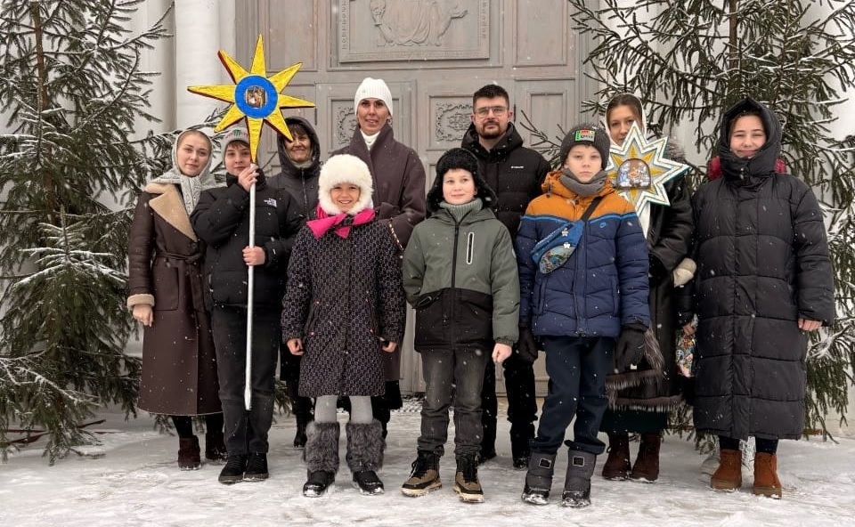 Поделиться Рождественской радостью.