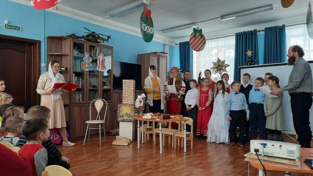 Рождественское чудо в Социально — Реабилитационном центре: учащиеся Воскресной школы принесли праздник детям.