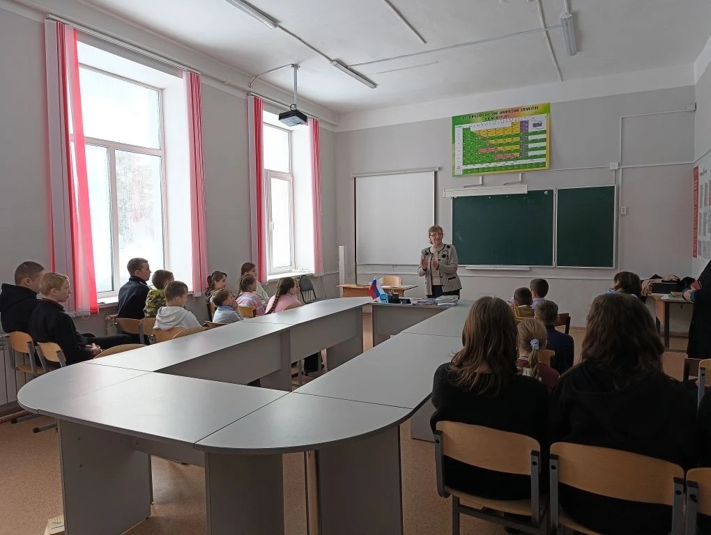 В рамках духовно-нравственного воспитания молодежи в Ржевском и Оленинском муниципальных округах состоялись беседы с помощниками благочинных по религиозному образованию Ржевской епархии.