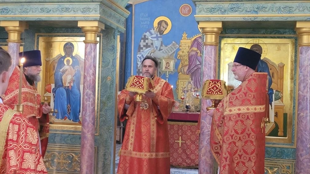 В Неделю о слепом епископ Силуан совершил литургию в Успенском храме город Зубцова. ПОДРОБНЕЕ…