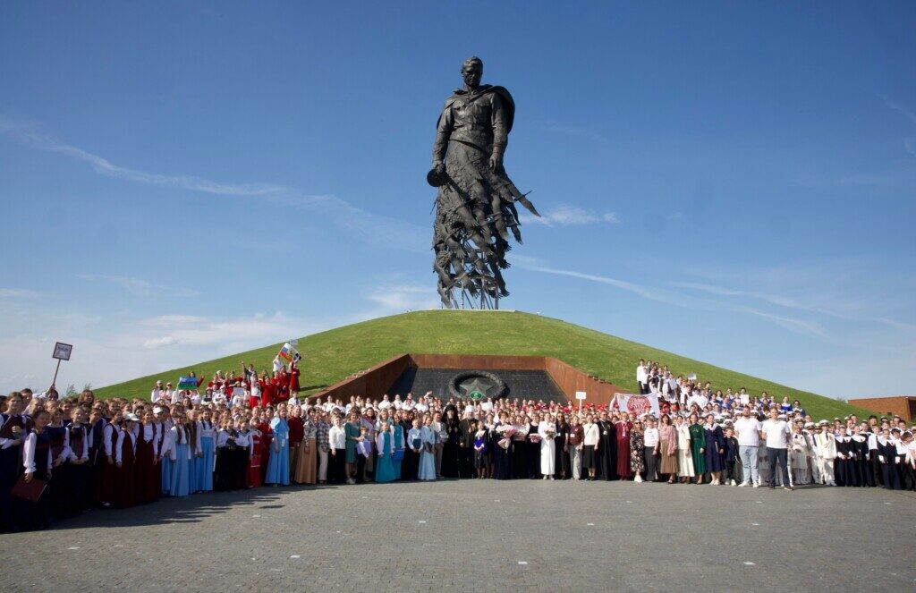 Управляющий Ржевской епархией епископ Силуан принял участие в патриотическом концерте Всероссийского детского Победного хора на Ржевском мемориале. ПОДРОБНЕЕ…