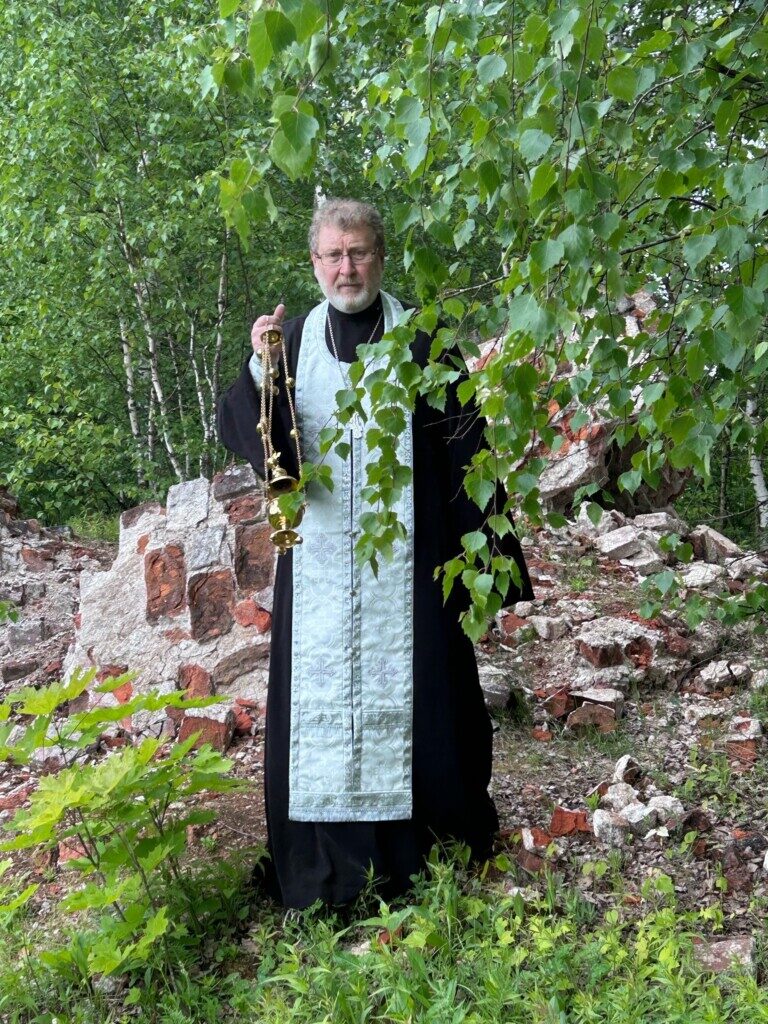 Отряд волонтеров во шлаве с благочинным Зубцовского округа иереем Александром Фёдоровым посетили храм Казанской иконы Божией Матери в урочище Большой Березуй. ПОДРОБНЕЕ…