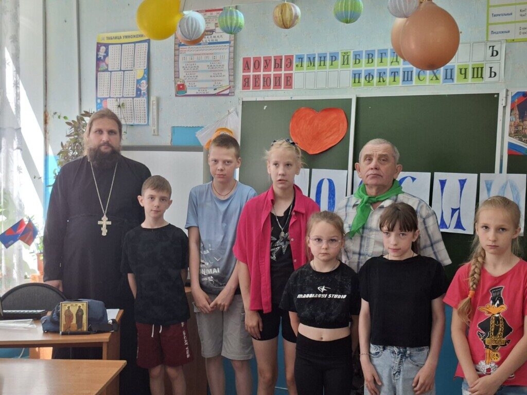 Летние каникулы с пользой: беседа с о. Сергием в лагере «Родник». ПОДРОБНЕЕ…