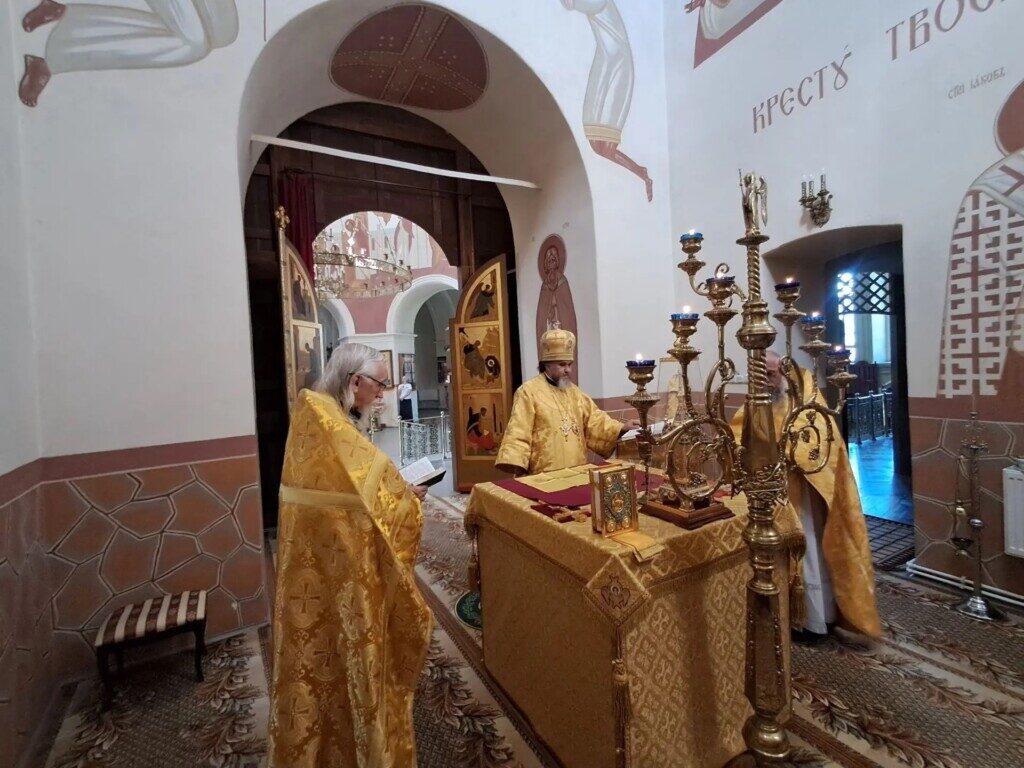 В Неделю всех святых, в земле Русской просиявших, епископ Силуан совершил литургию в каменном храме Рождества Иоанна Предтечи Ширкова погоста. ПОДРОБНЕЕ…