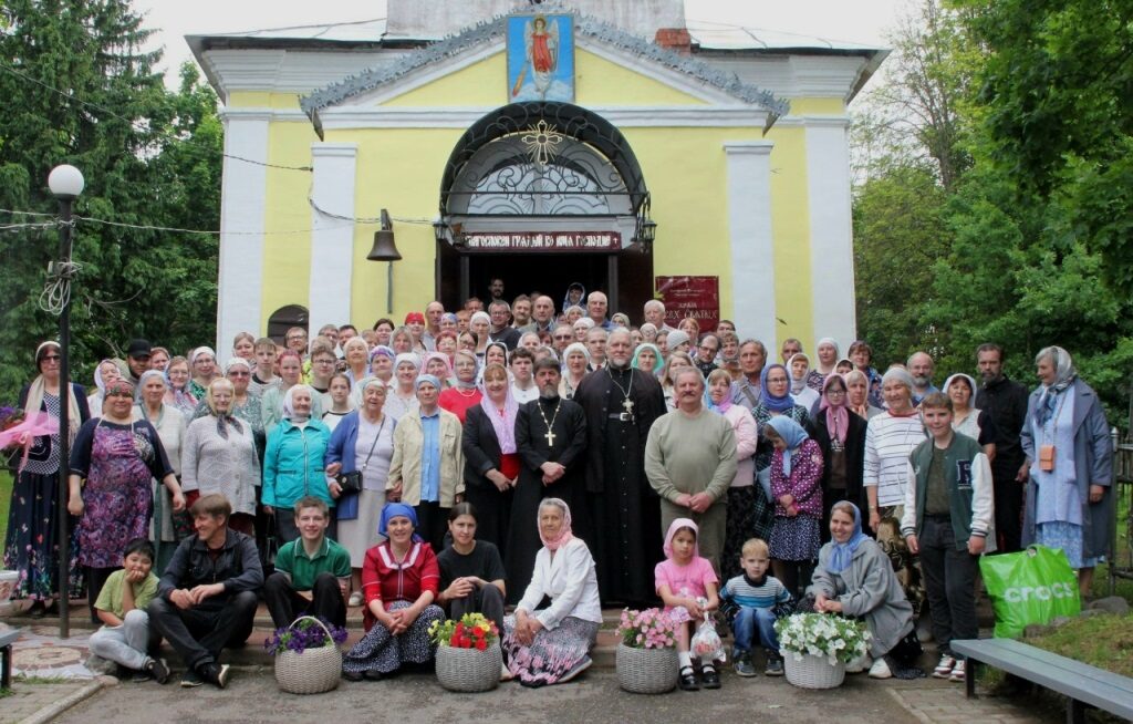 Престольный праздник в храме Всех Святых города Торопца